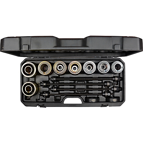 Ein Werkzeugkoffer, der eine Auswahl an verschiedenen Werkzeugen zur Reparatur von Fahrzeugen enthält.